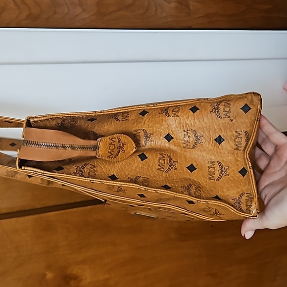 MCM Brown Visetos Shoulder Bag - Picture 5 of 11